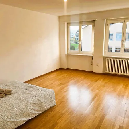 公寓 Large Center With Balcony Alt - Self Checkin