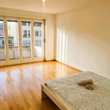 3 Center With Balcony Alt 155 & Kars * Zurich
