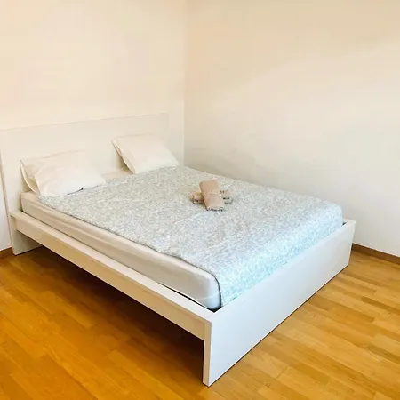 3 Center With Balcony Alt 155 & Kars Zurich