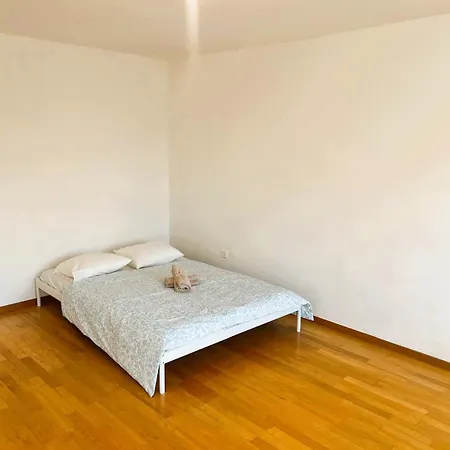 Large Center With Balcony Alt - Self Checkin Apartament *